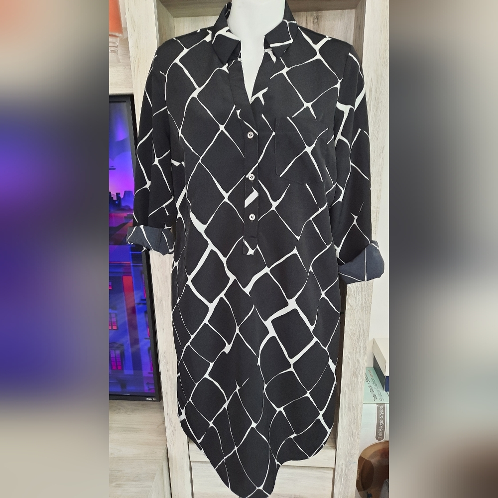 The Limited Ashton Shirt Dress Black/White Size  M used good condition